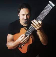 PACOENLALUNA-“Besarse de risa”